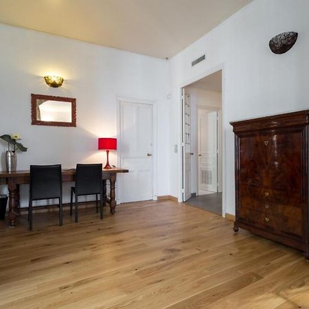 Etats Unis 892 - Spacious Flat On Sea Front Wac 니스 외부 사진