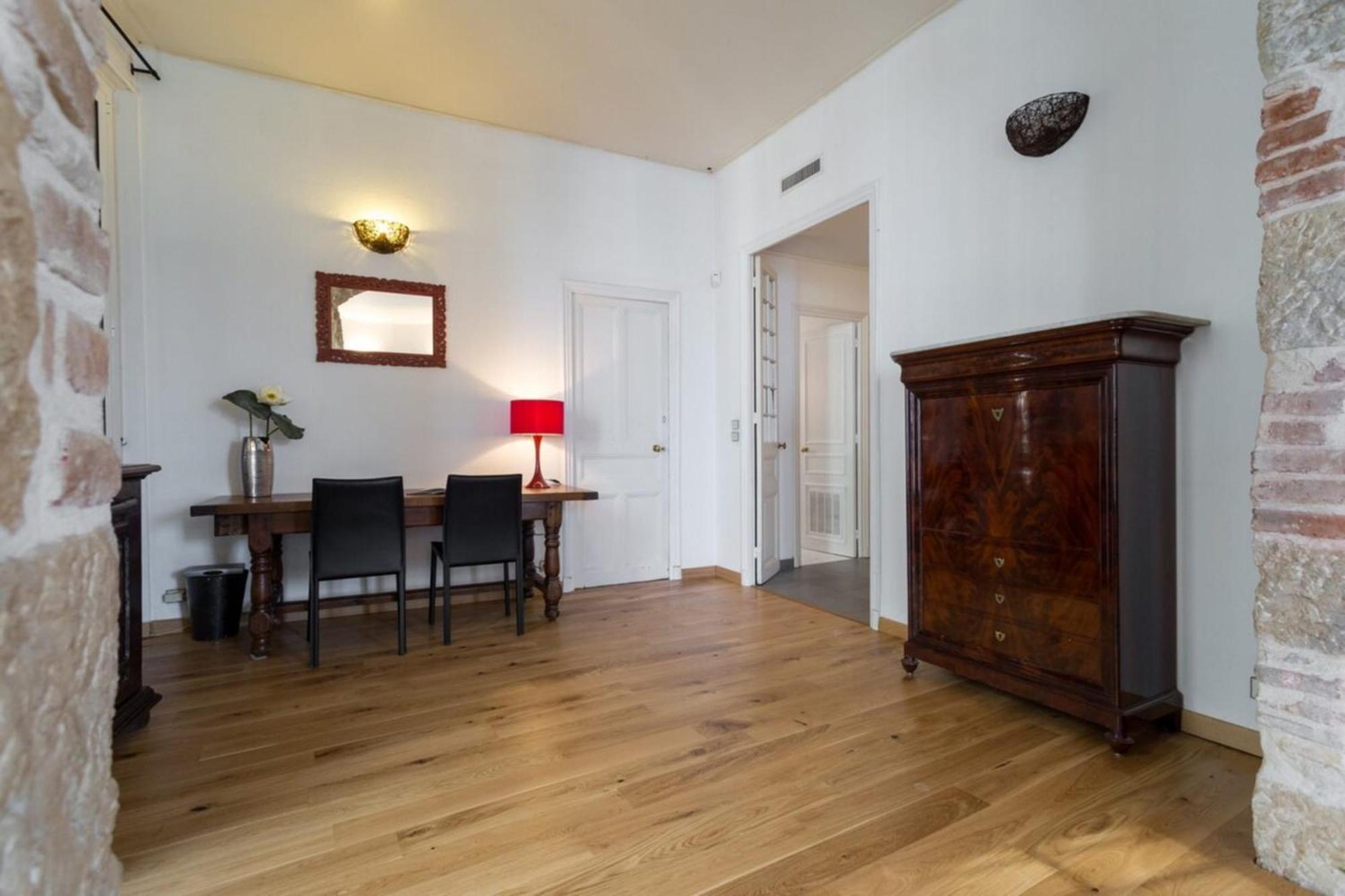 Etats Unis 892 - Spacious Flat On Sea Front Wac 니스 외부 사진